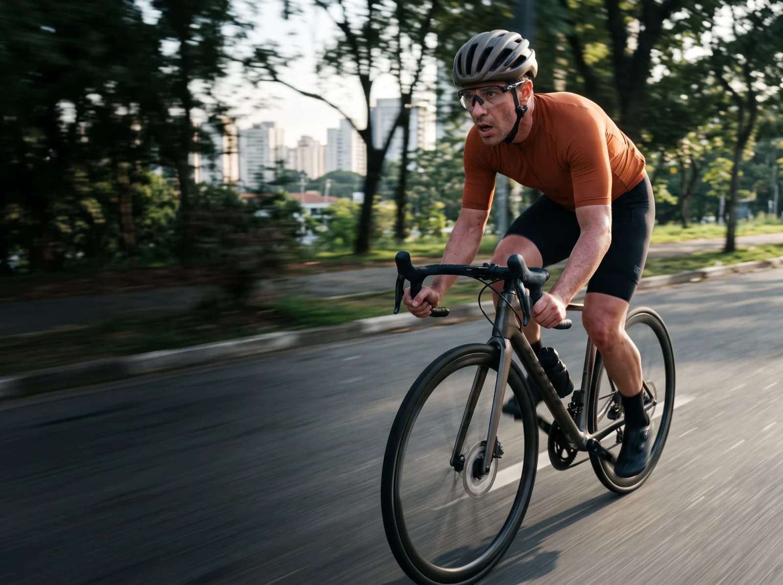 Cena ilustrativa de um ciclista em movimento em São Paulo